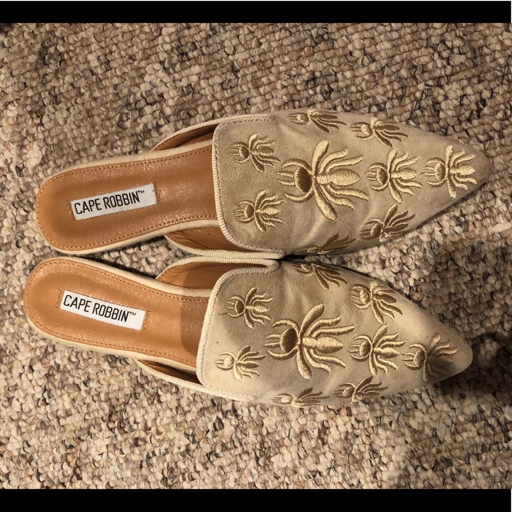 Cape Robbin nude slides/mules